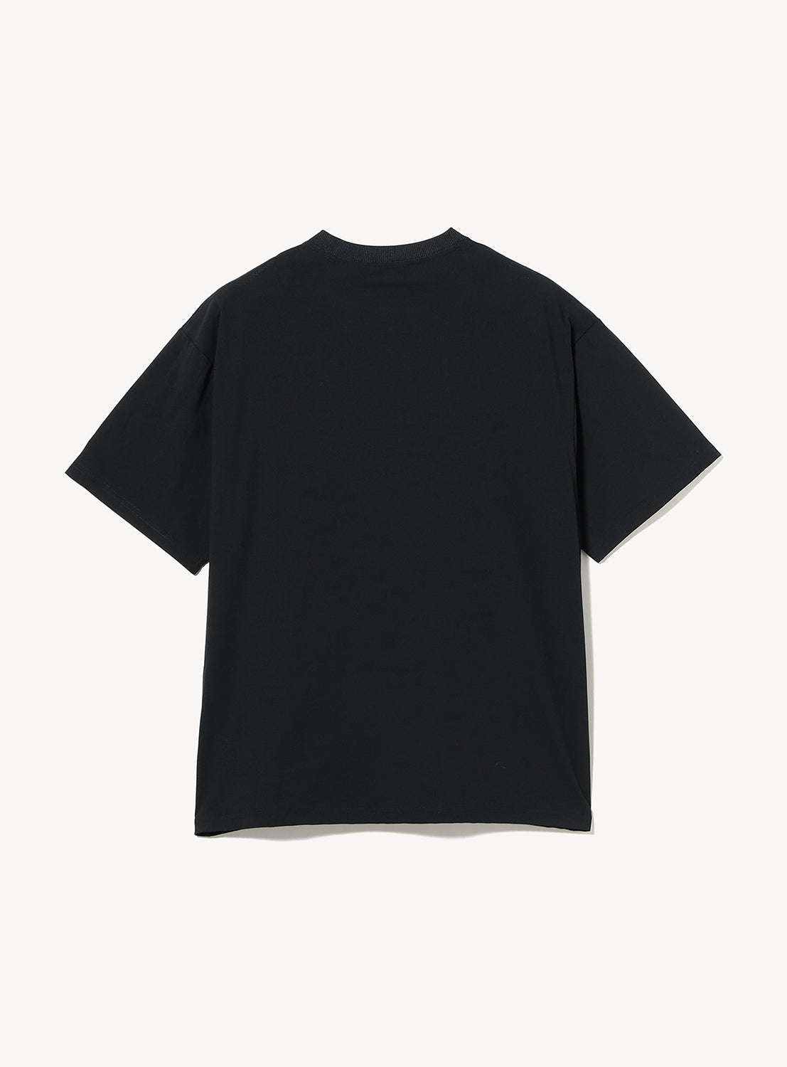 The BEAMS Relaxed Fit Dynamic Dry Crew Neck T-Shirt is showcased on a white background, presented from the back. This plain black tee offers a relaxed fit with no visible designs, logos, or patterns and incorporates moisture-wicking properties for enhanced comfort.