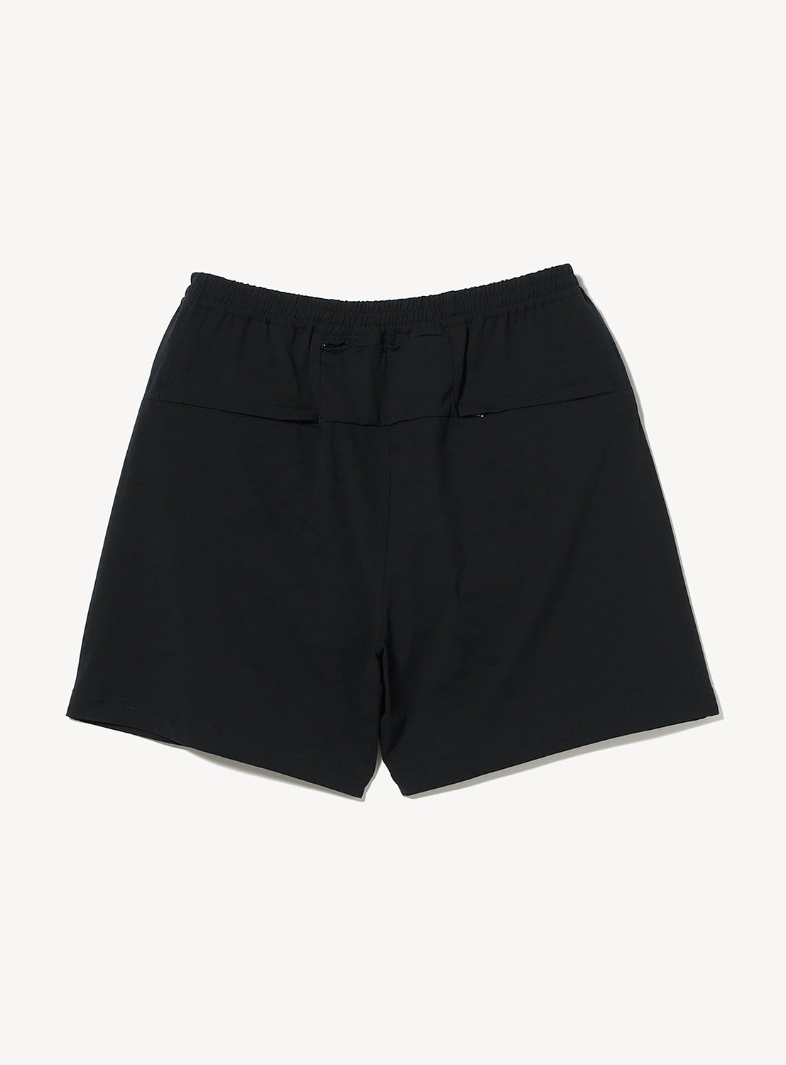 Back view of BEAMS Dynamic Dry Wide Fit Shorts in black, showcasing an elastic waistband and a horizontal back pocket near the top, crafted from quick-drying fabric for enhanced comfort.
