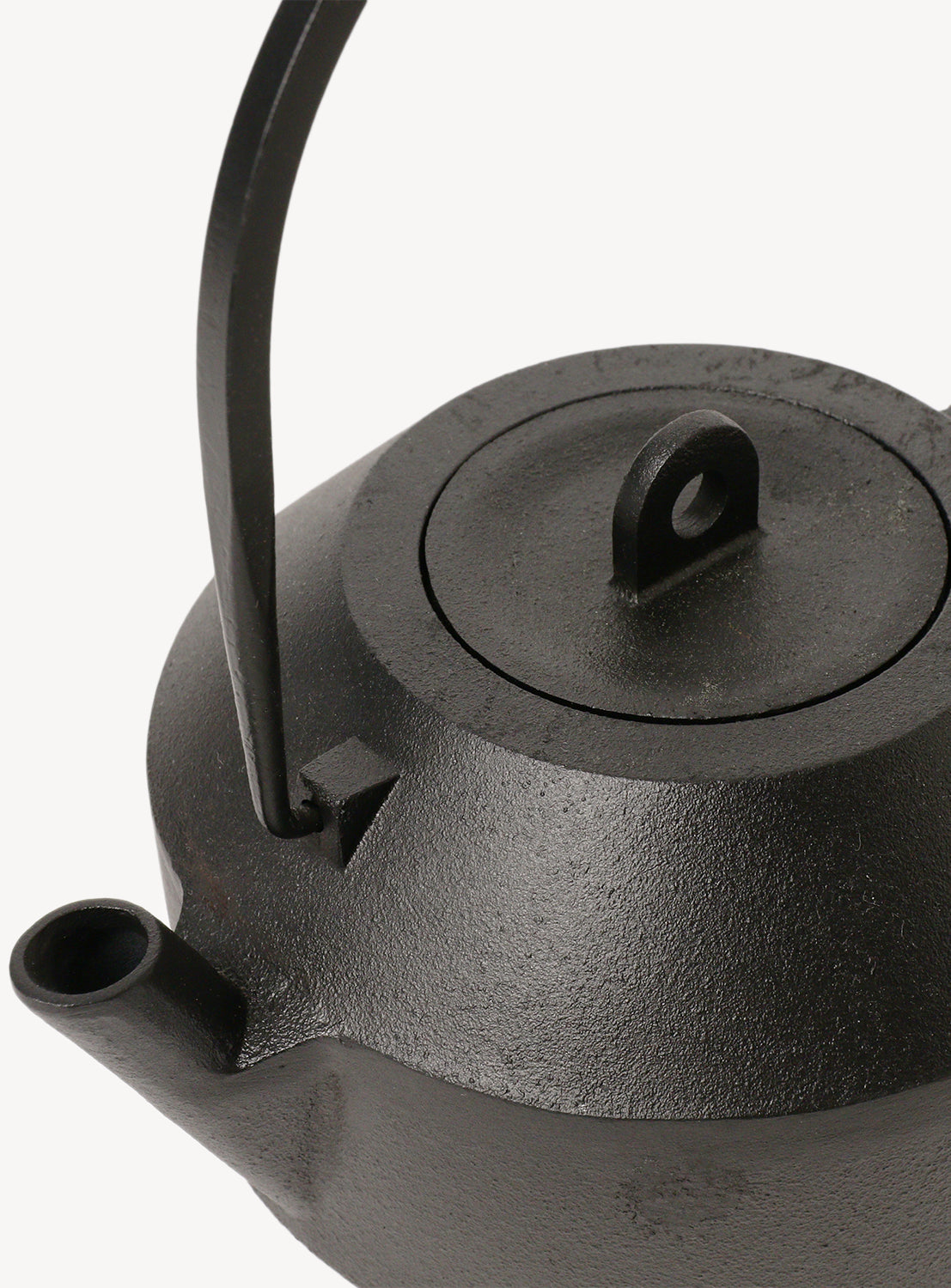 Close up of the details on the black kettle.