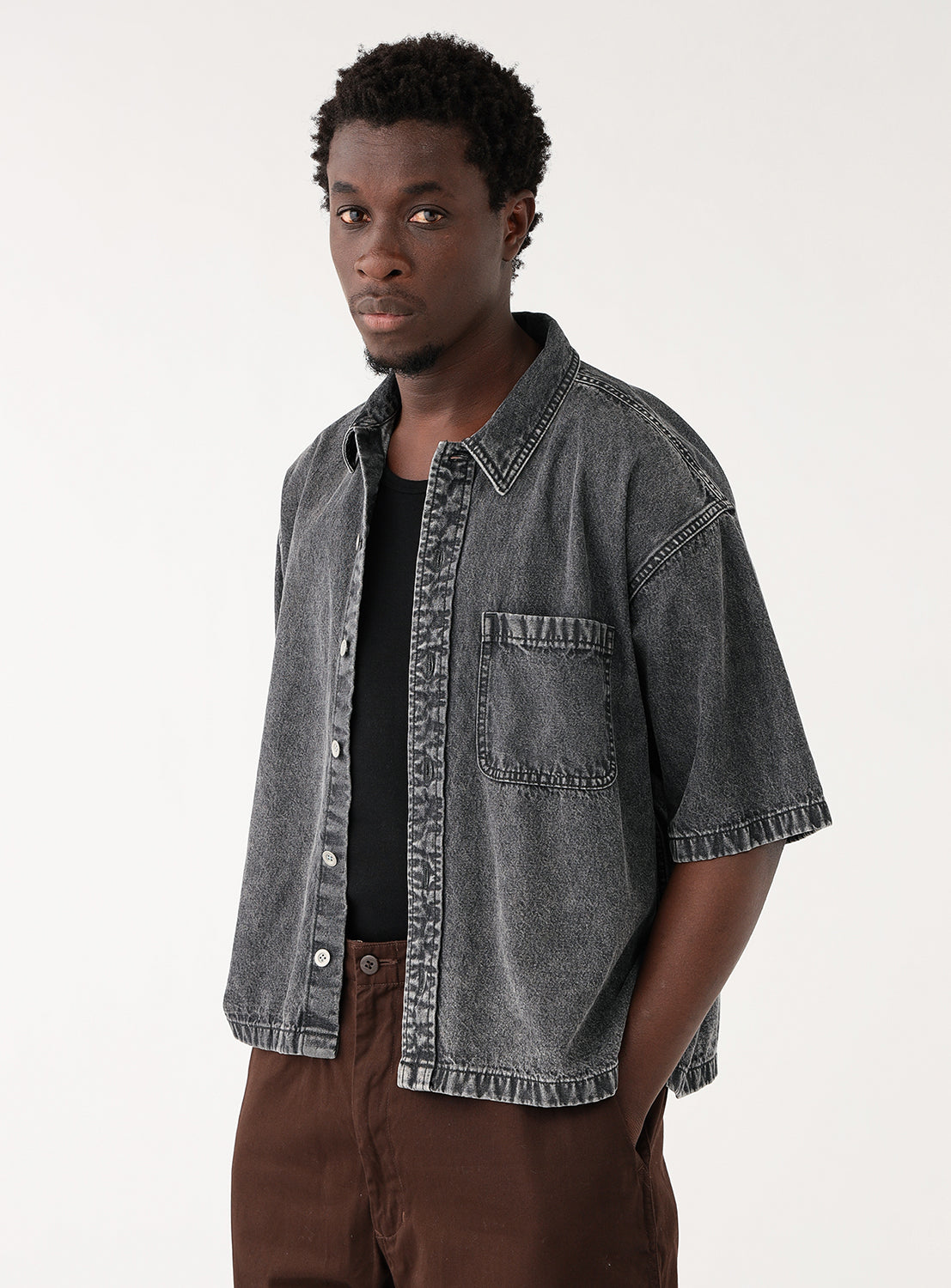 Front view of BEAMS Short Denim Shirt in black with camp collar, boxy fit, and chest pockets, made from 100% cotton denim.
