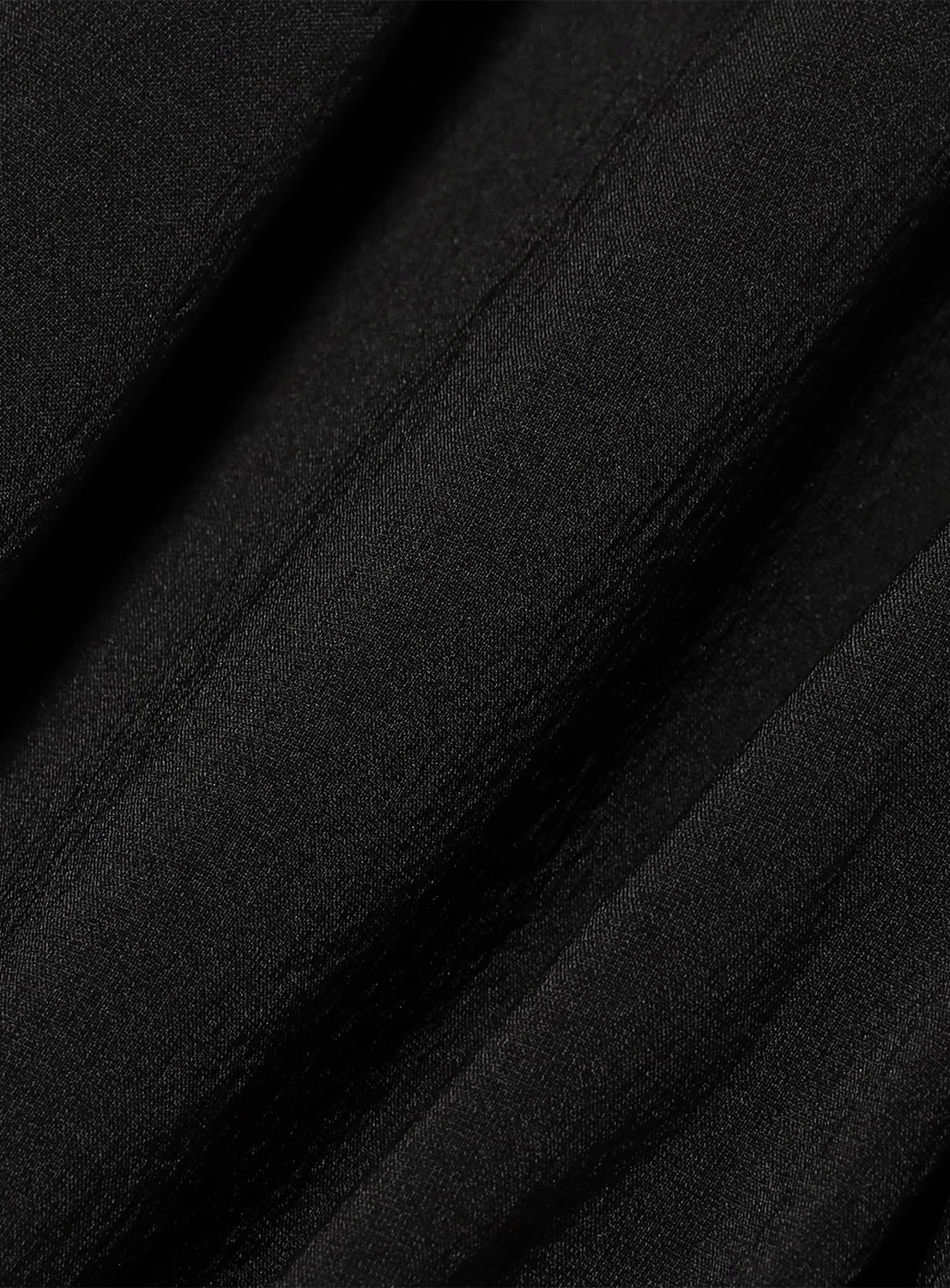 Close-up of the Wallet Resort pants fabric, highlighting the DOCTOROID cooling technology for travel.