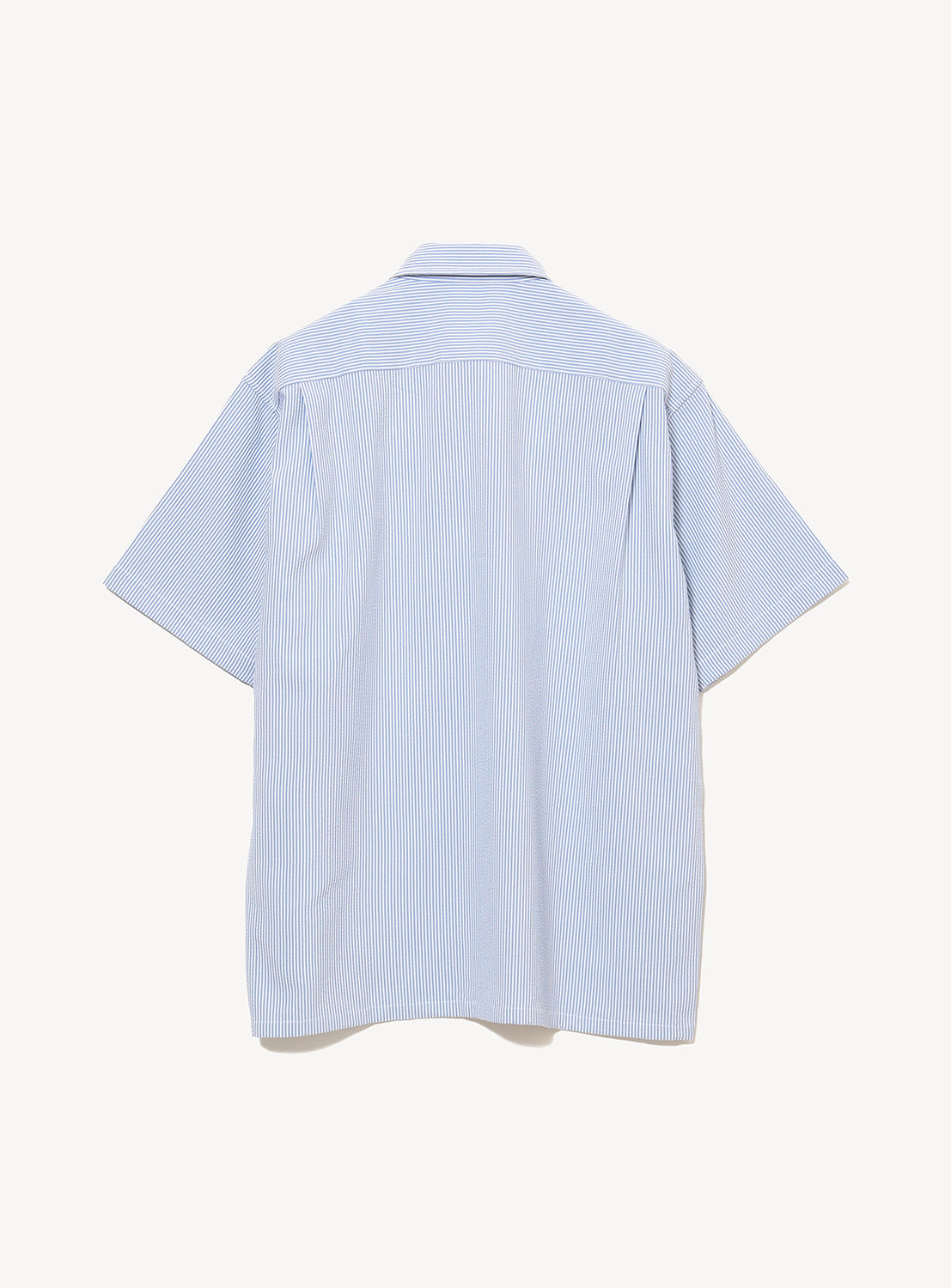 The BEAMS Stretch Quick-Dry Seersucker Relaxed Fit Shirt, featuring a lightweight design in light blue with white vertical stripes and short sleeves, is displayed from the back against a plain white background.
