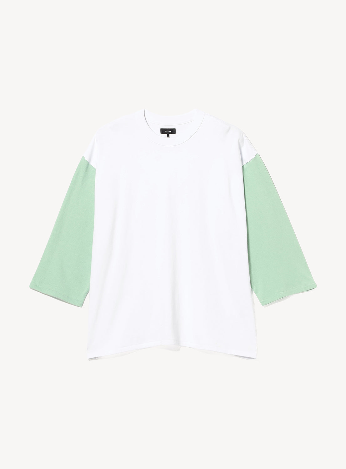 BEAMS Baseball 9/10 Sleeve T-Shirt in white with light green, color-blocked three-quarter length sleeves in a wide fit.