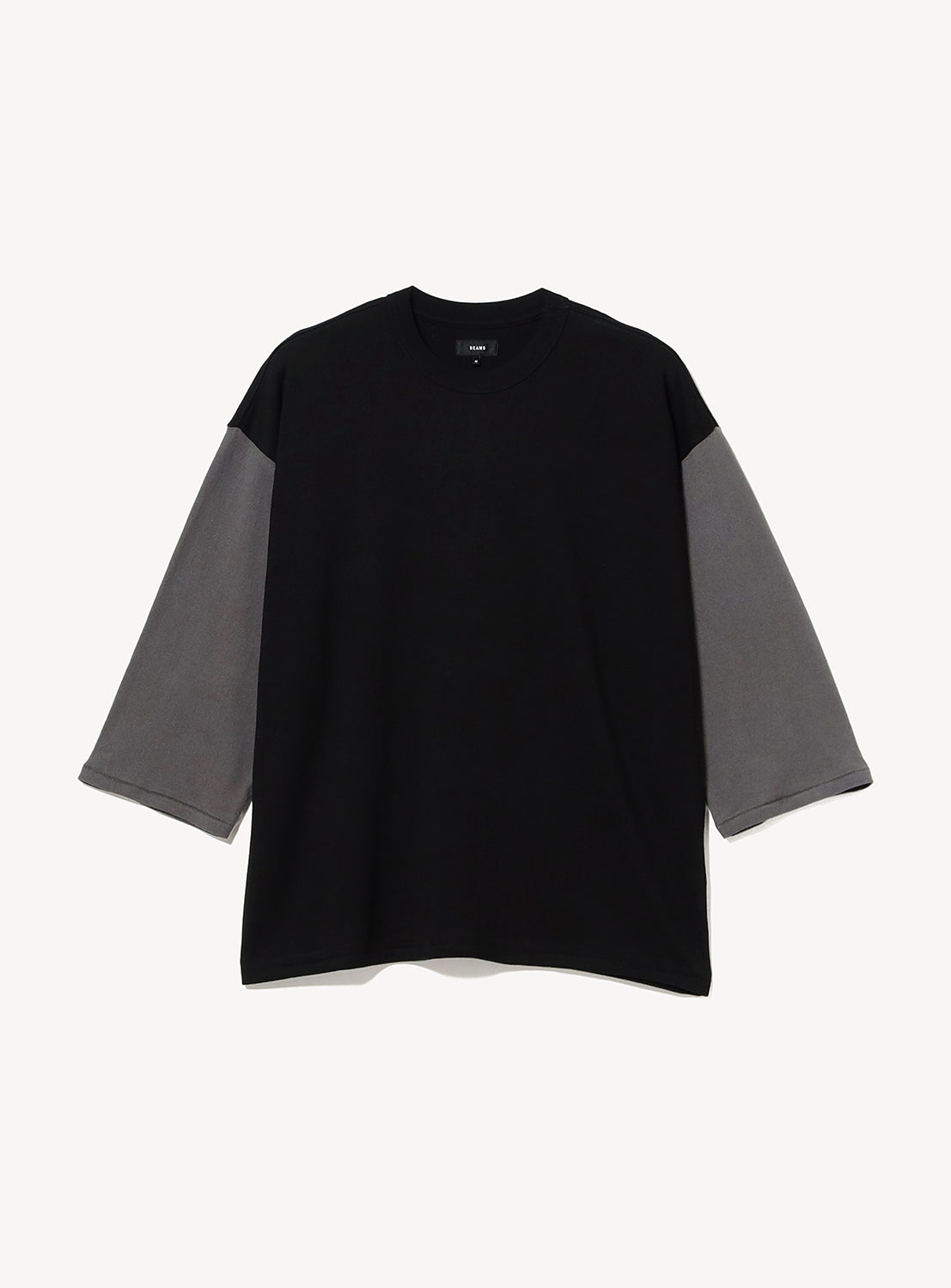 Black wide-fit BEAMS Baseball 9/10 Sleeve T-Shirt with gray three-quarter length sleeves.