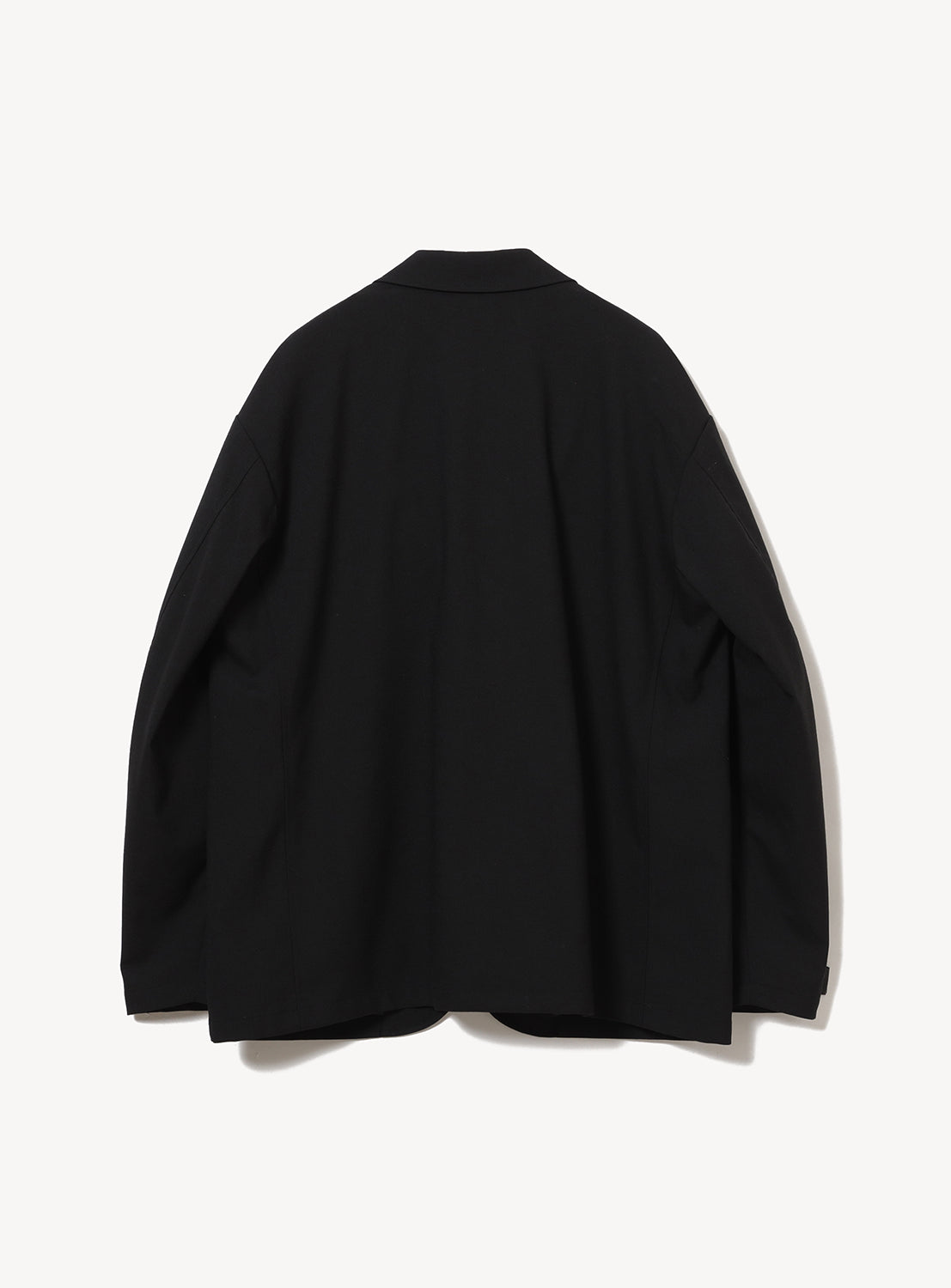 Back view of the black BEAMS Renewool Jacket, featuring a wrinkle-resistant, relaxed fit with a collared neckline and long sleeves.