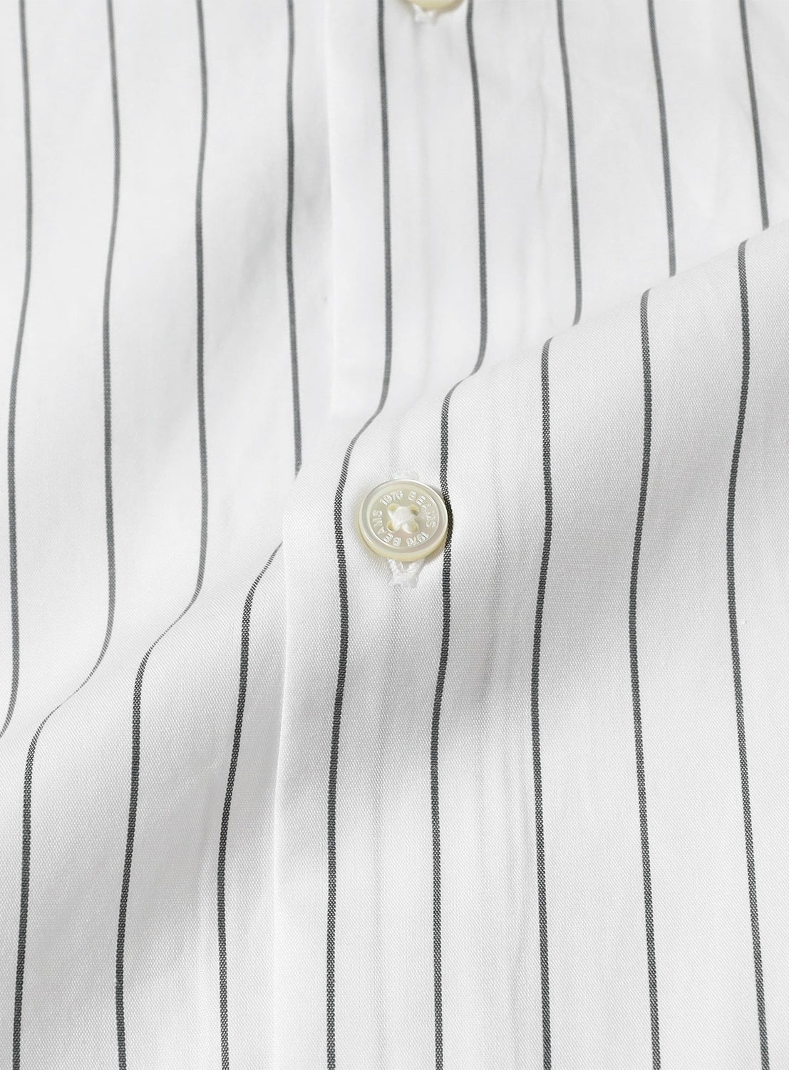 Wide Fit Button-Back Collar Shirt