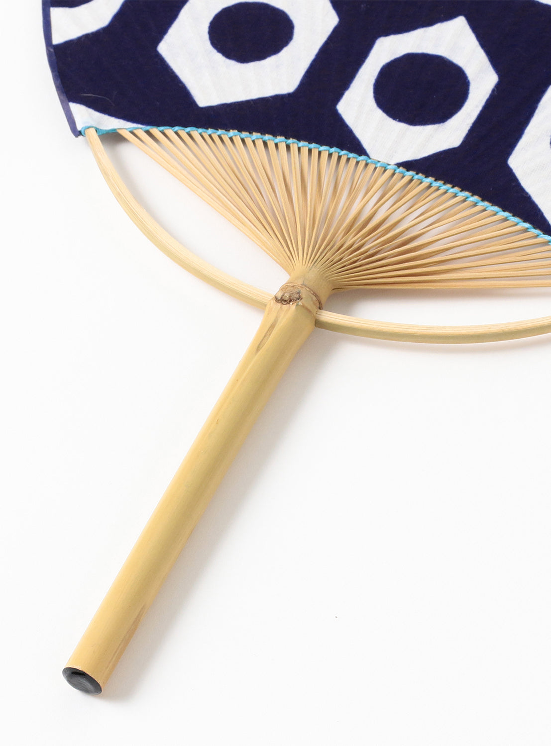 染料でニスを塗った扇（トビウオ）