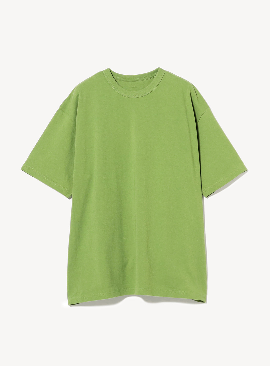 Kelly green plain t-shirt flat lay, showcasing its comfortable relaxed fit and simple crew neck design.