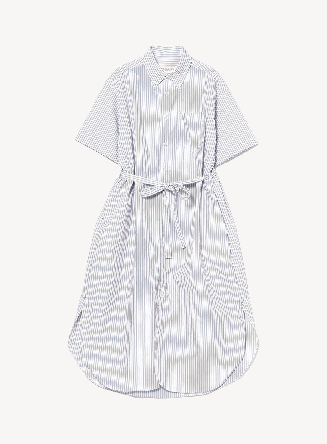 The BEAMS BOY Crinkle Stripe Short-Sleeve Dress features thin vertical blue stripes, a pointed collar, a chest pocket, and a waist tie belt. This button-up dress has relaxed fit short sleeves and a curved hem, all crafted from subtly crinkled fabric. It is displayed against a white background.