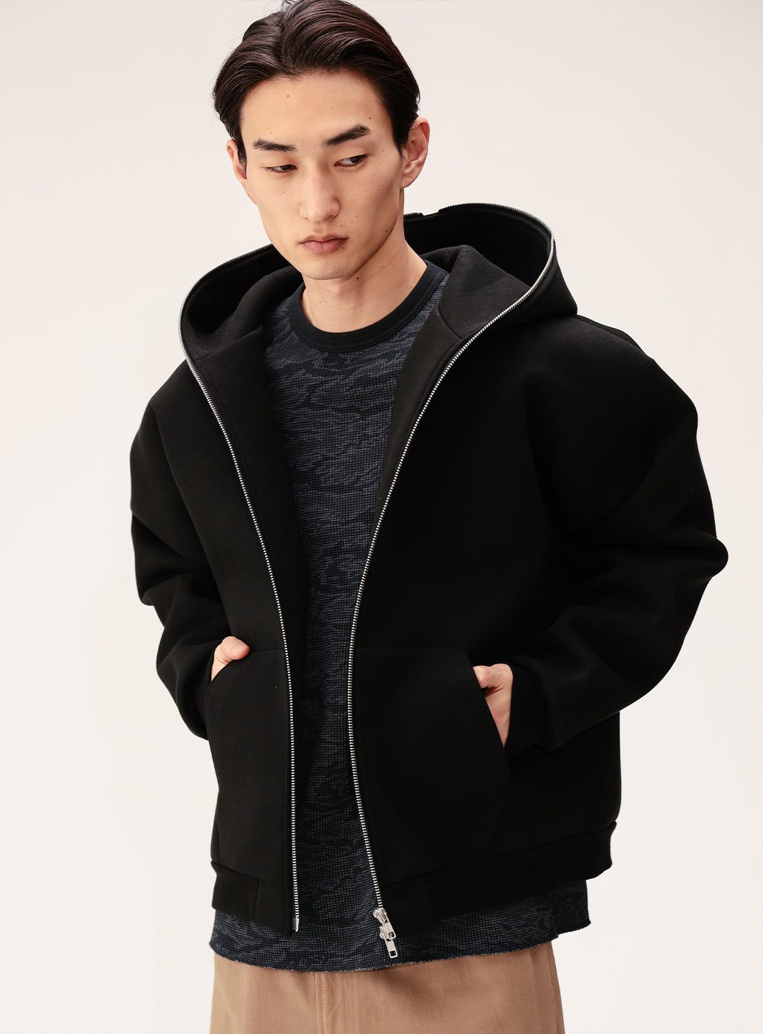 Full-Face Wide Short Fit Zip-Up Hoodie