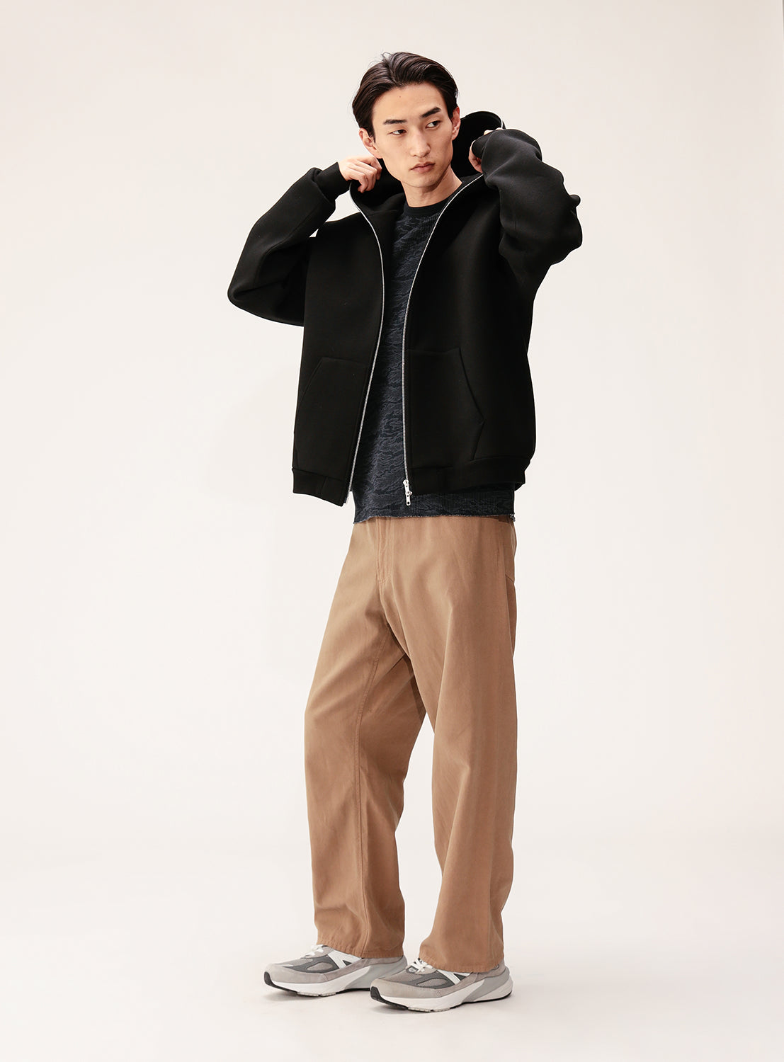Full-Face Wide Short Fit Zip-Up Hoodie