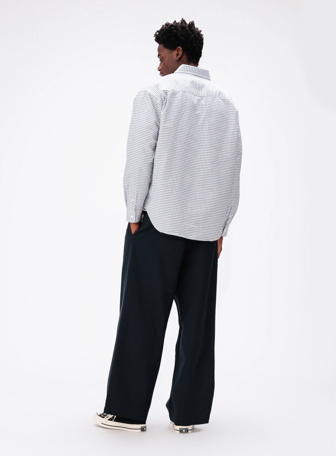 Back view of navy BEAMS New Wide Chino Pants with drawstring waist.