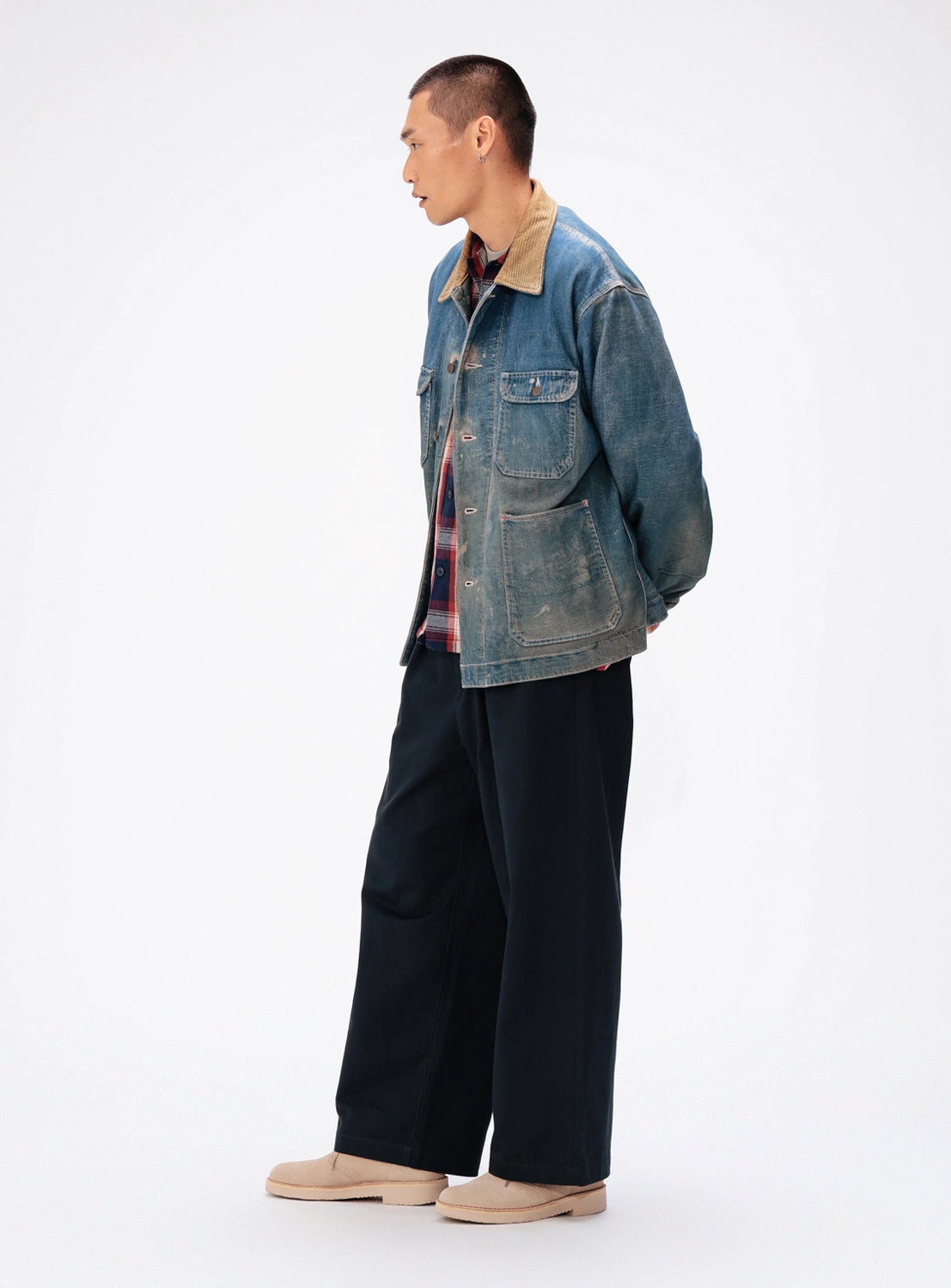BEAMS New Wide Chino Pants in black with a wide-leg fit and drawstring waist.