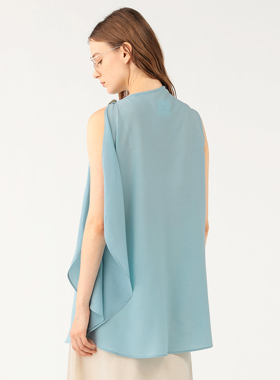 Back of the blue sleeveless flowy top.