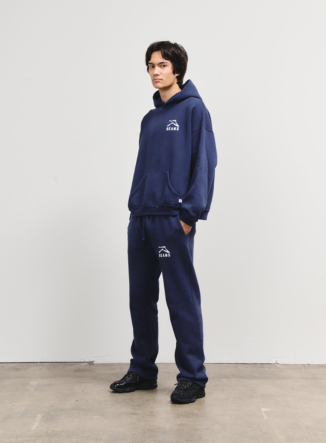 Akimbo Sweatshirt