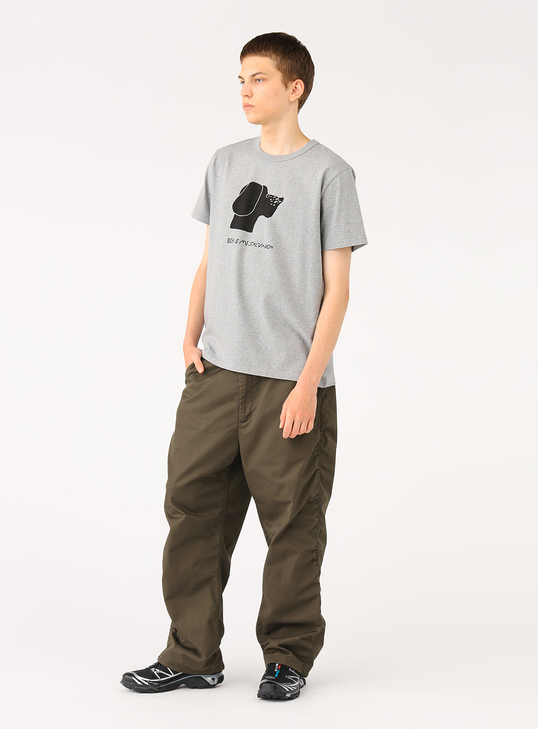 Model wearing a light grey t-shirt with dog graphic.