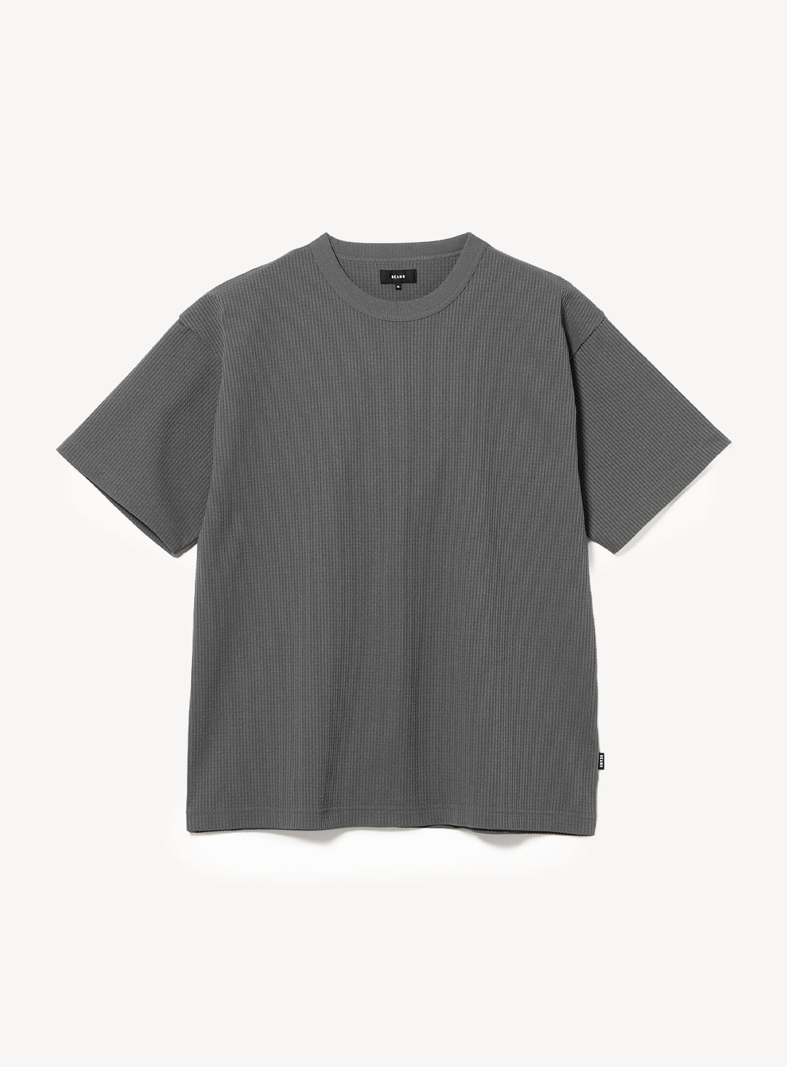 Charcoal gray BEAMS stretch waffle short-sleeve crew neck T-shirt.