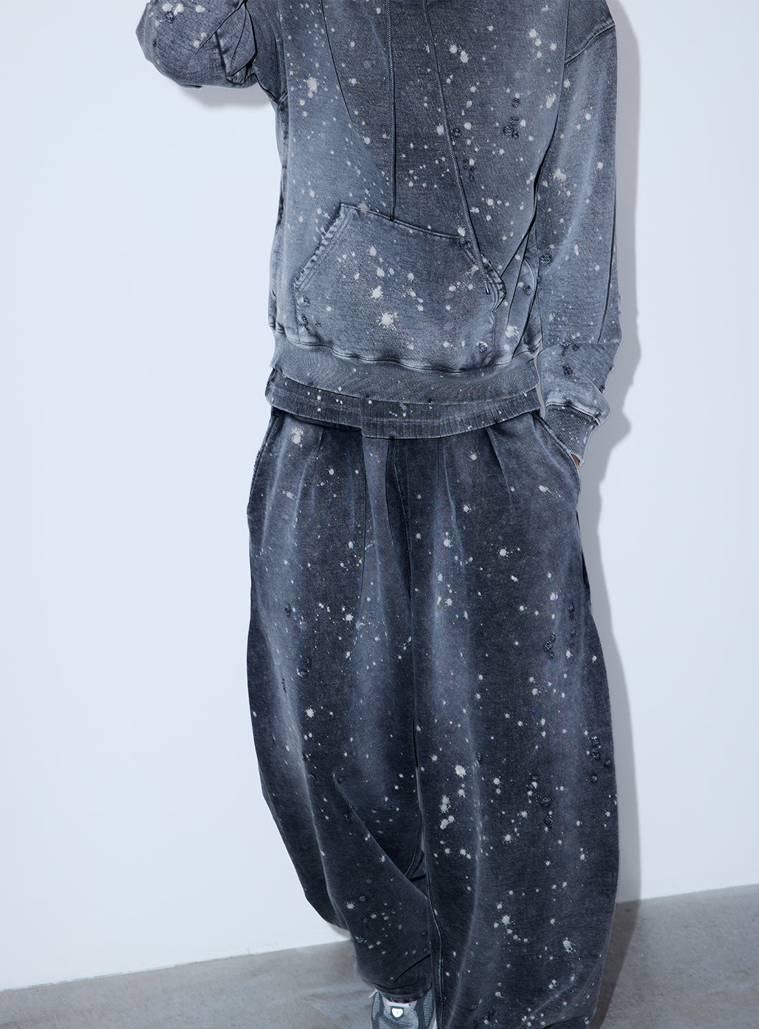 Distressed Wide Straight Fit Sweatpants