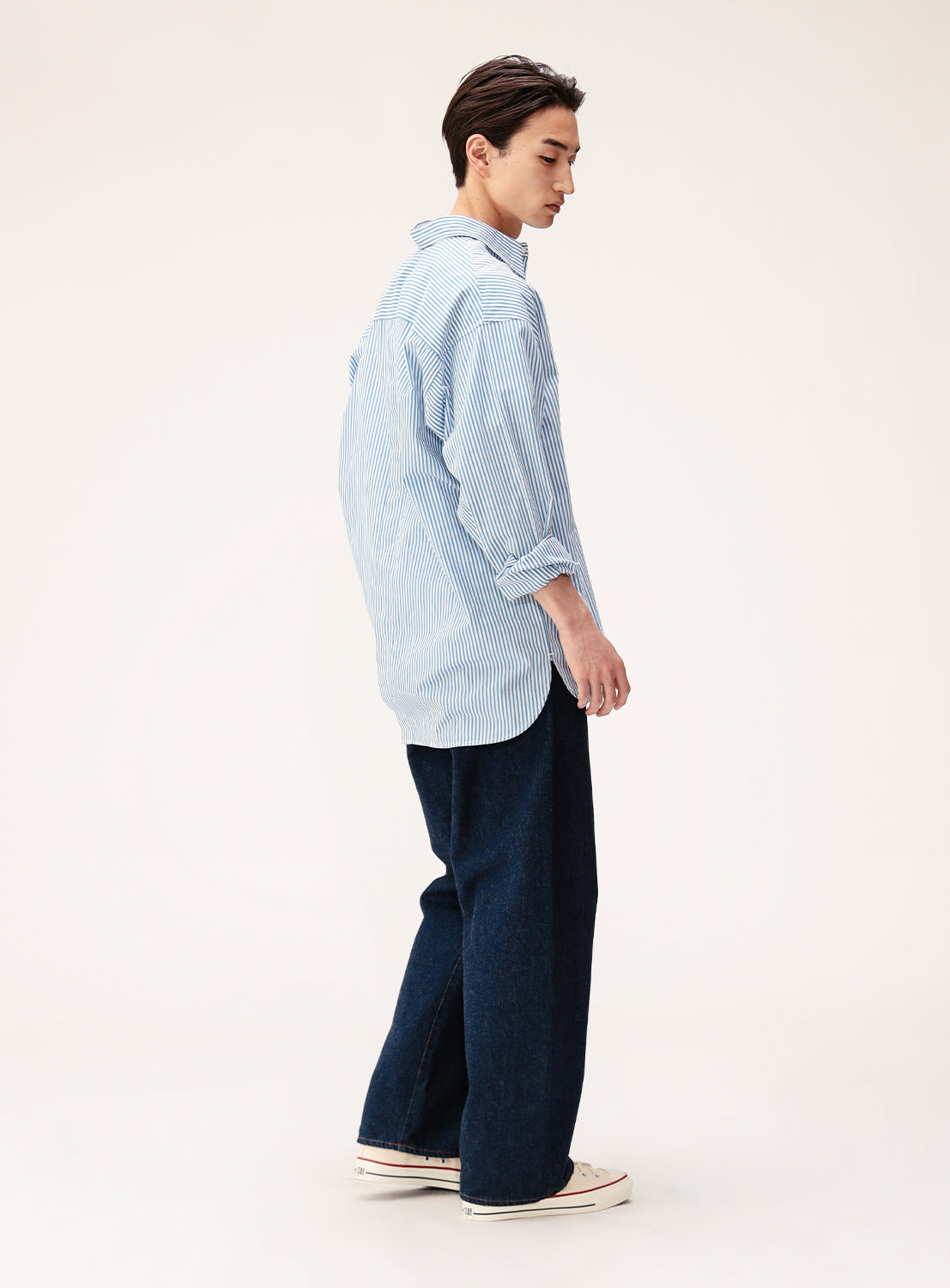 Wide Fit Button-Back Collar Shirt
