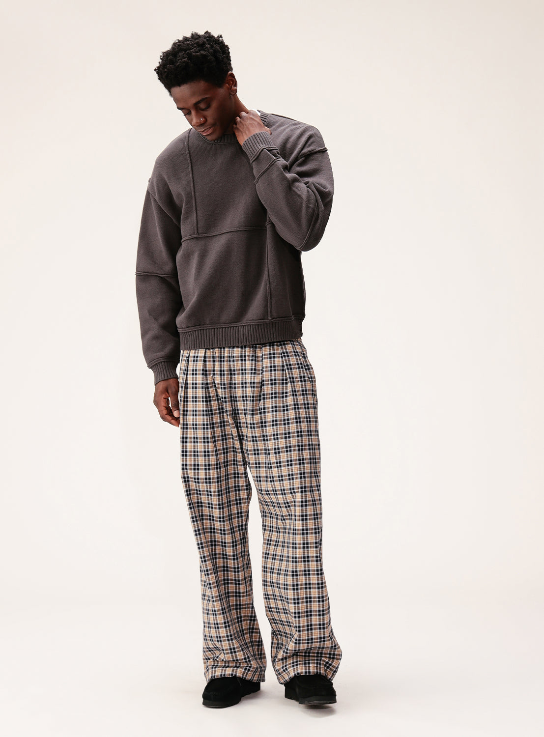 5-Gauge Wide Paneled Crew Neck Knit Sweater