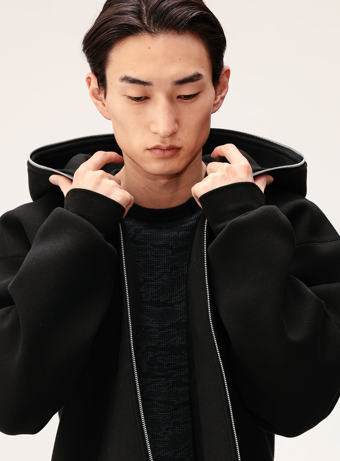 Full-Face Wide Short Fit Zip-Up Hoodie