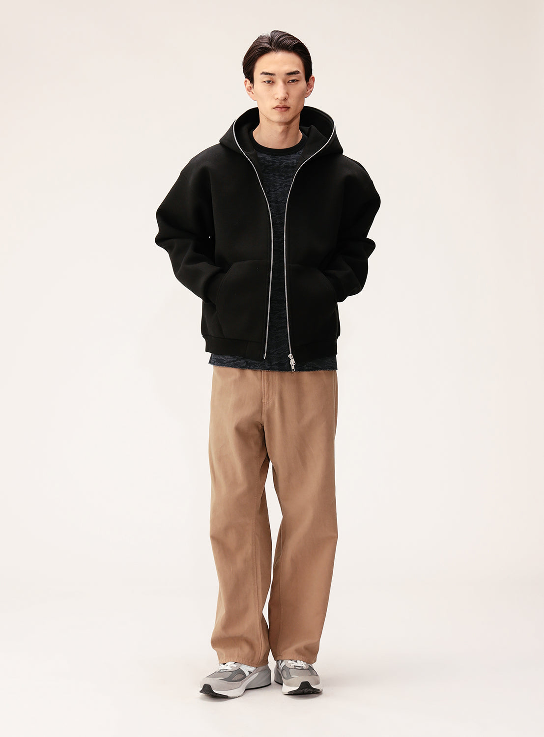 Full-Face Wide Short Fit Zip-Up Hoodie