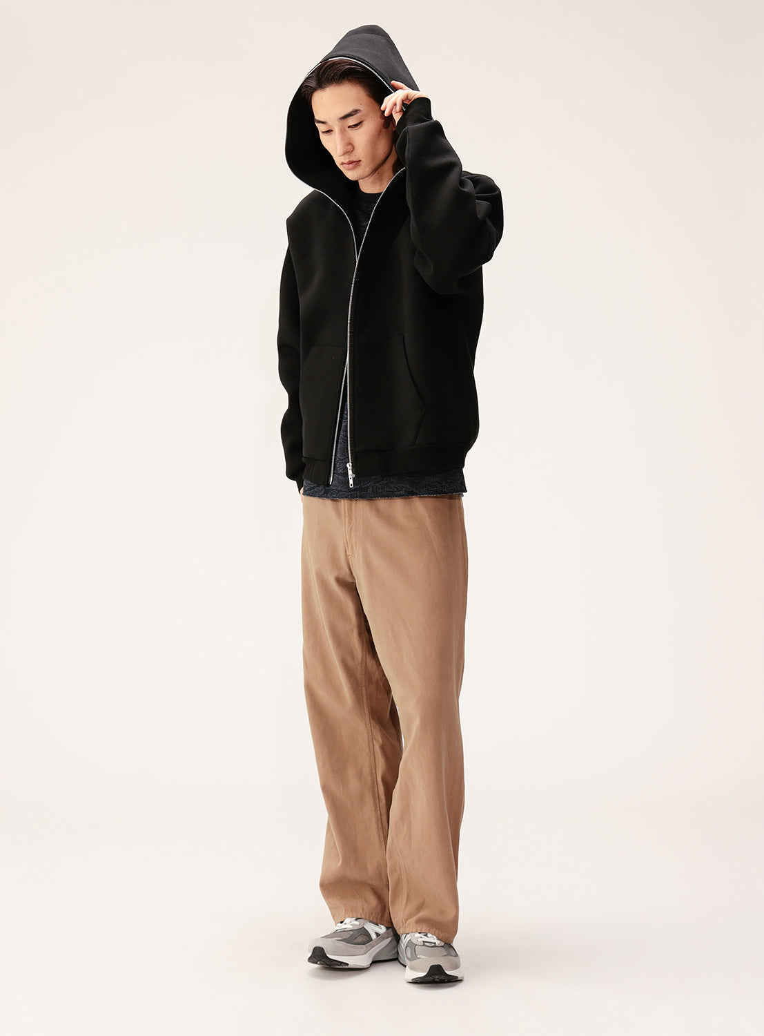 Full-Face Wide Short Fit Zip-Up Hoodie