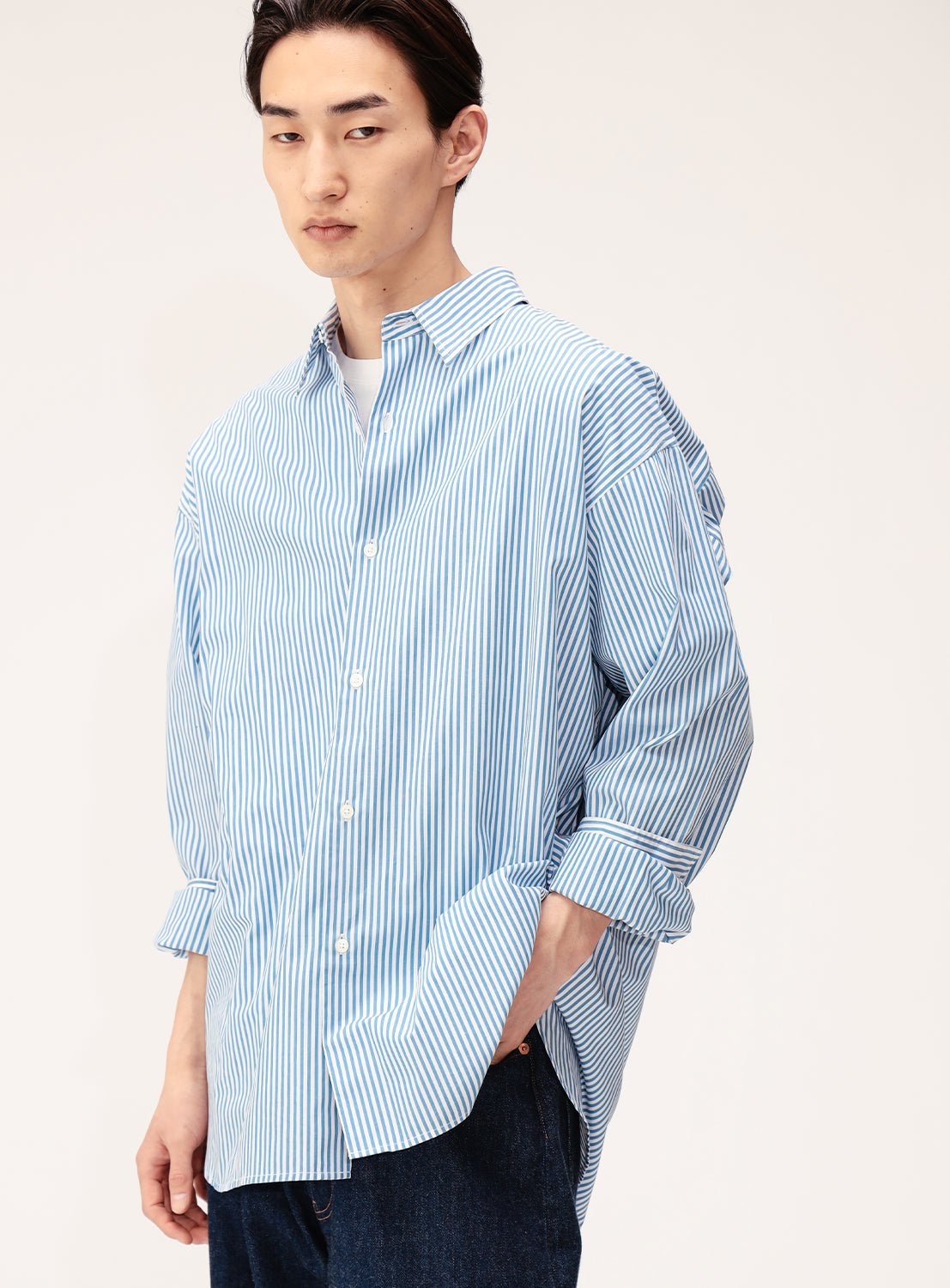Wide Fit Button-Back Collar Shirt