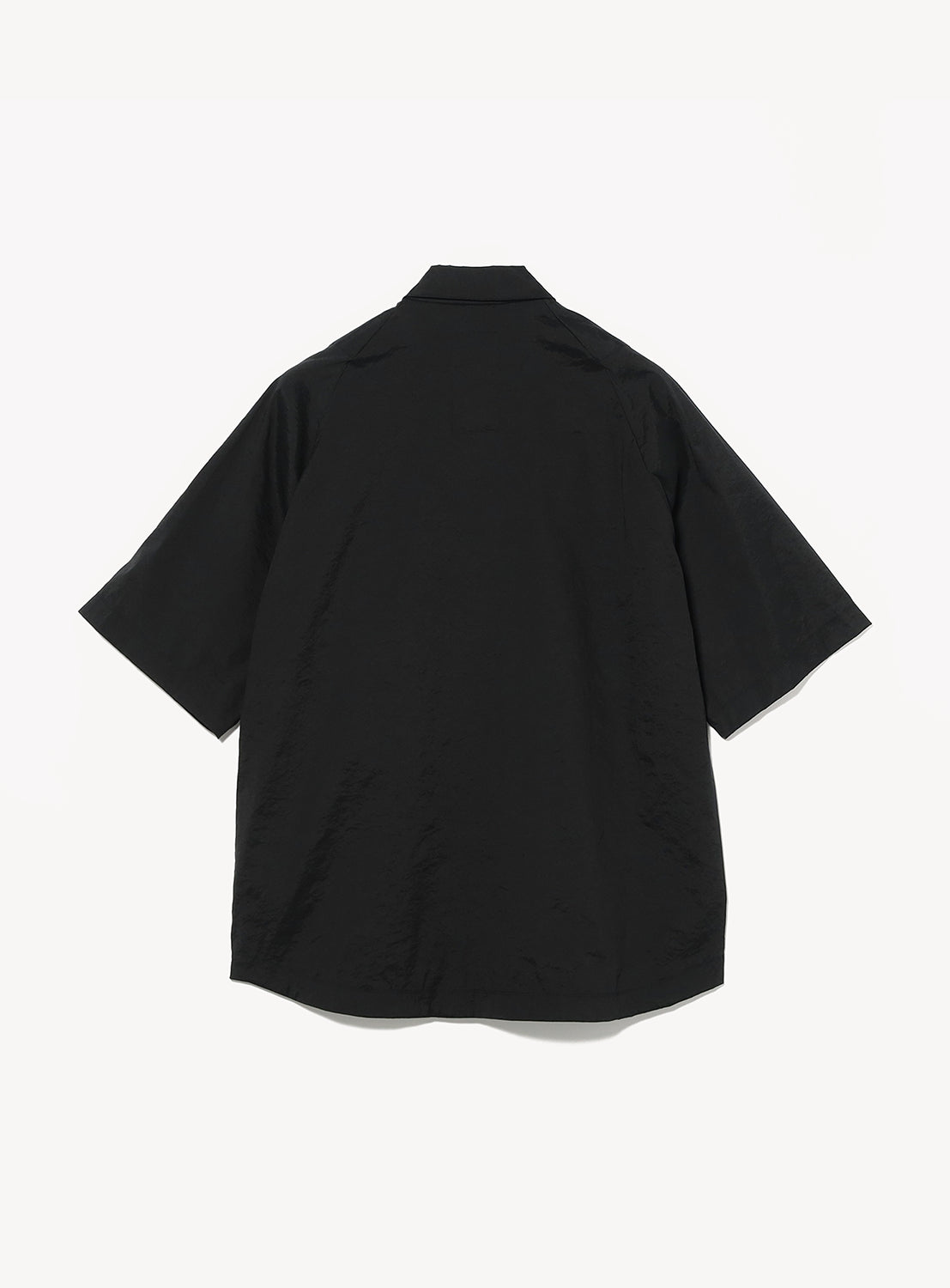 The TEATORA AQ Short Sleeve Cartridge Shirt is shown from the back against a white background. This relaxed-fit, black travel shirt features a simple collar and wrinkle-resistant fabric—ideal for life on the go.