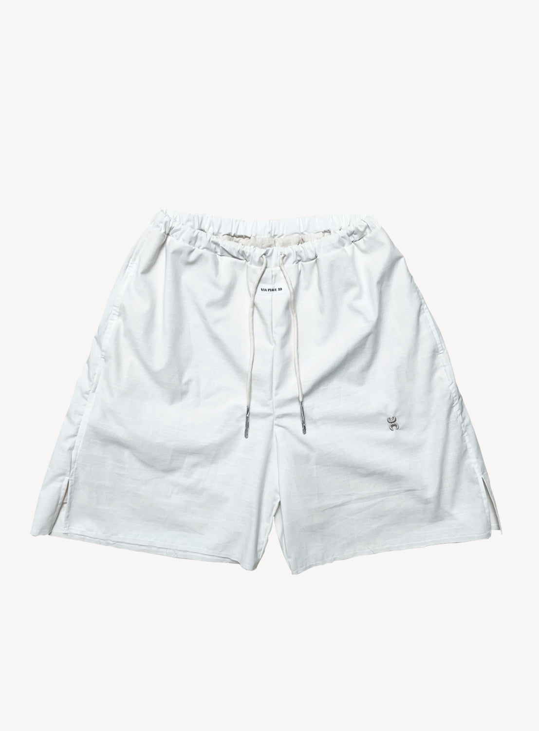 Cloud Shorts by VIAPIAVE33 feature a white, relaxed fit with an elastic waistband, adjustable drawstring, two side pockets, and a small embroidered logo on the lower left leg. Shown against a plain white background for a clean, minimalist look.